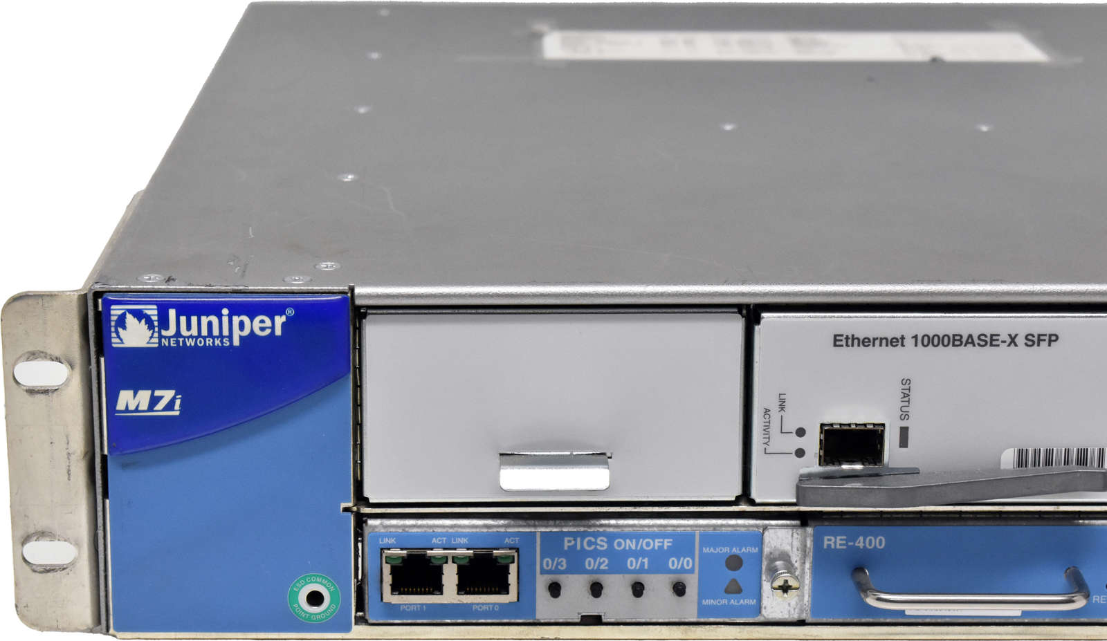 Juniper-M7i-Module-RE-400-Module-Ethernet-100Base-003.jpg Juniper M7i +Module RE-400 +Module Ethernet 100Base-TX 2x Module Ethernet 1000Base-X SFP