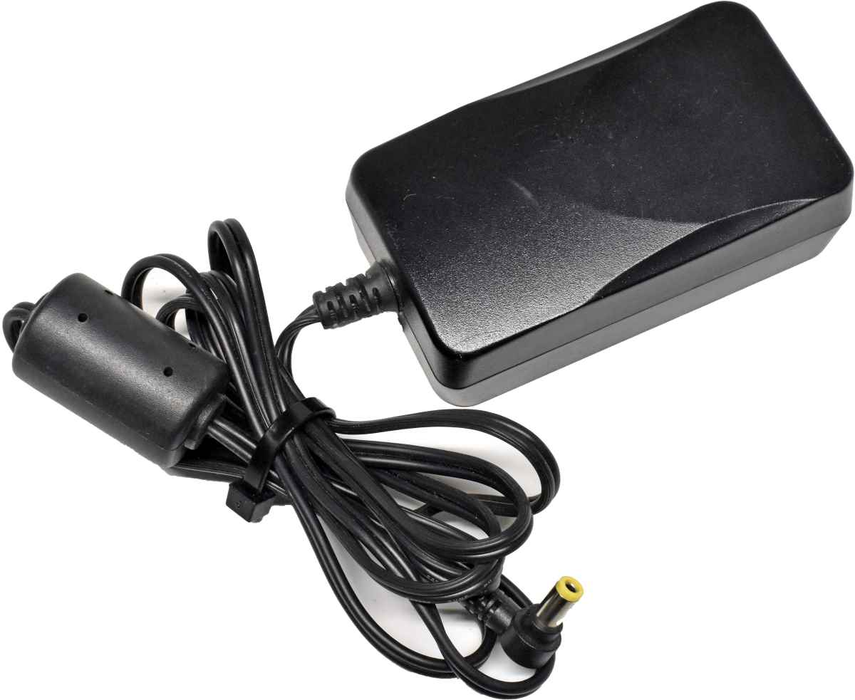 Cisco SG110D-05 5-Port RJ-45 GE unmanaged Desktop Switch + AC Adapter