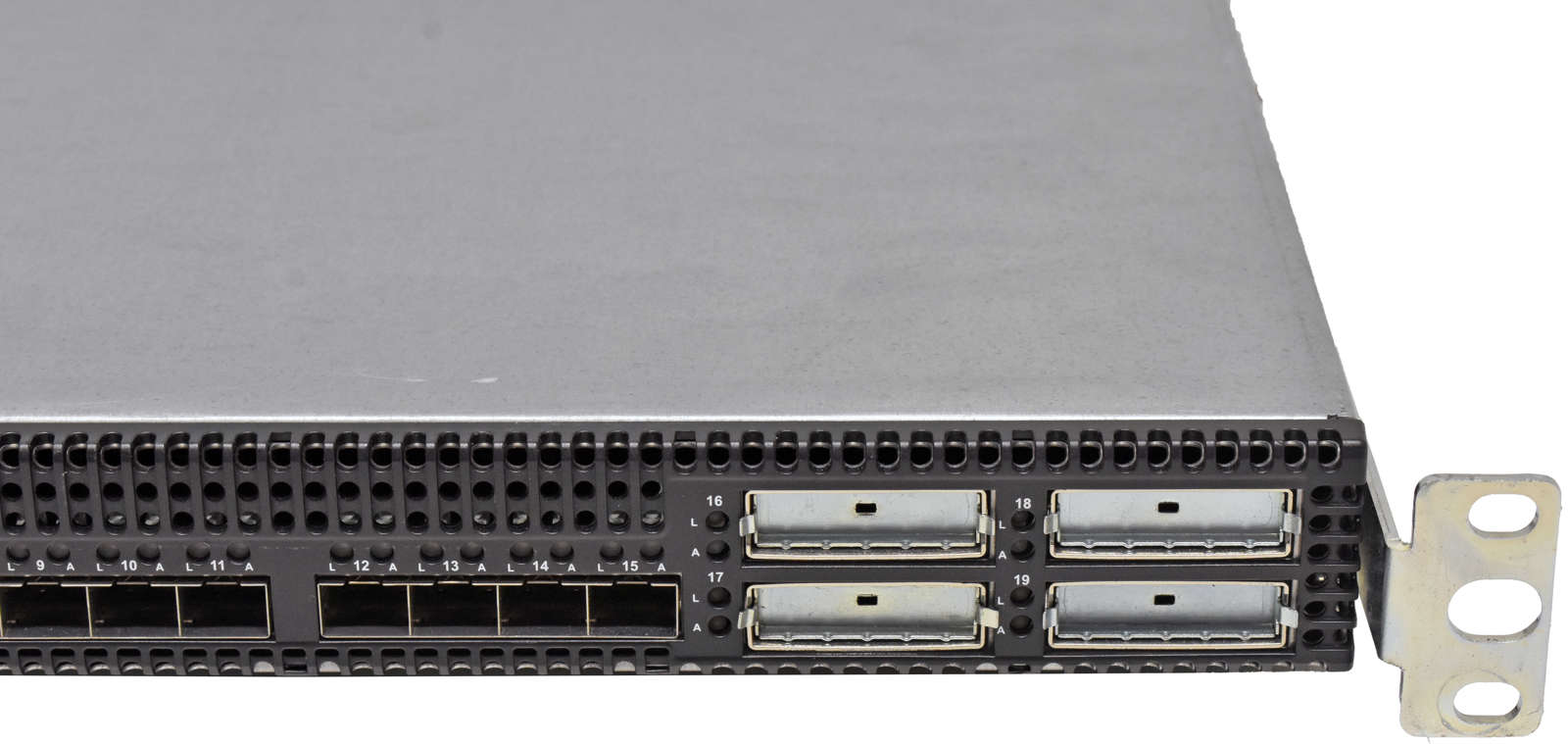 QLogic-SANbox-5600-SB5600Q-08A-B-31131-07-B-16-Por-004.jpg QLogic SANbox 5600 SB5600Q-08A B 31131-07 B 16-Port Stackable FC Switch +5 Mini GBICs