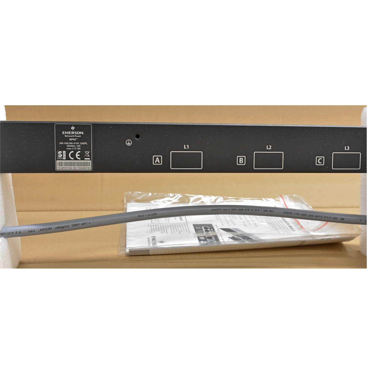 Emerson MPH2-ECV_4P5W-16A_24N MPHC1244 3-Phase 16A Null HE PDU 24x C13 Neuwertig Emerson MPH2-ECV_4P5W-16A_24N MPHC1244 3-Phase 16A Null HE PDU 24x C13 Neuwertig