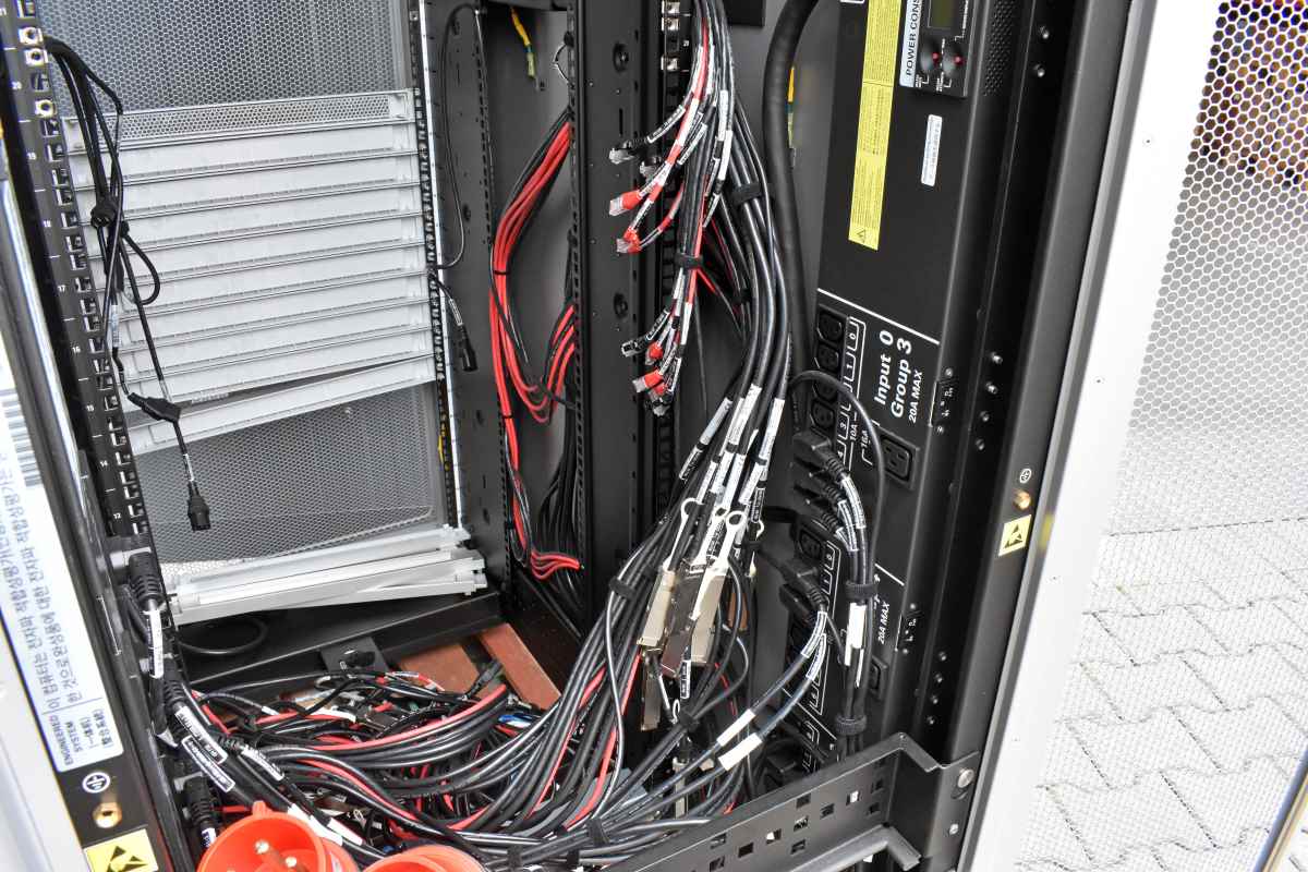 Sun Oracle Exadata X8-2 Server Cabinet 1242 7120092-8559 2x PDU +Key +Cables