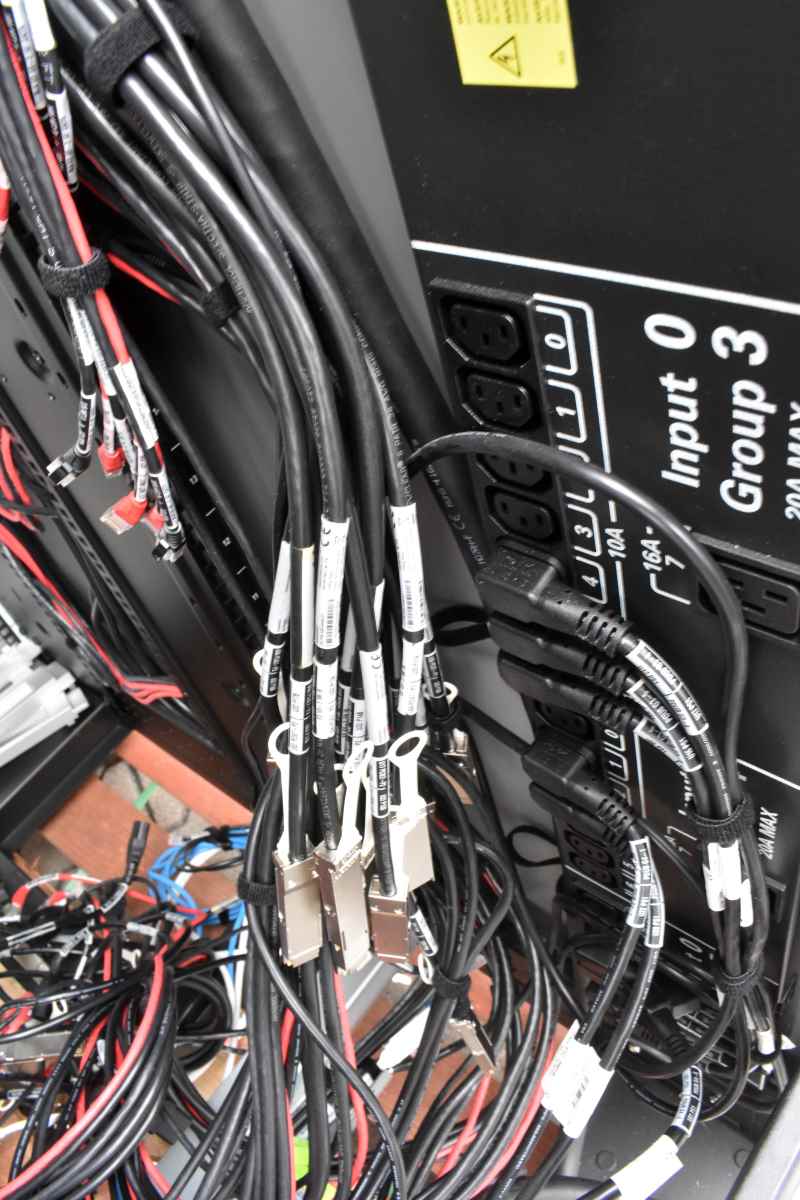 Sun Oracle Exadata X8-2 Server Cabinet 1242 7120092-8559 2x PDU +Key +Cables Sun Oracle Exadata X8-2 Server Cabinet 1242 7120092-8559 2x PDU +Key +Cables