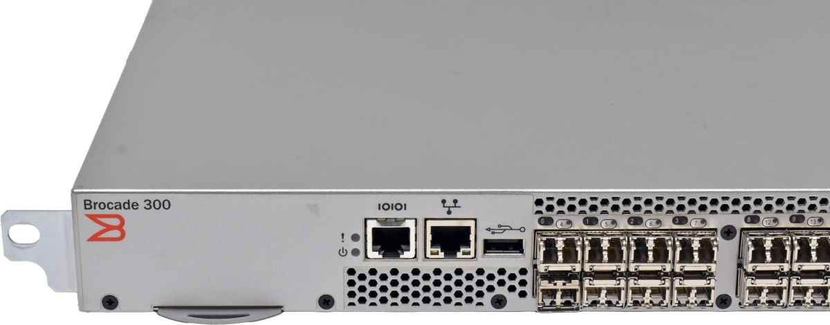 Brocade 300 NA-360-0008 24-Port 8G SFP+ FC Switch 24 active Ports + 24 Mini GIBICs